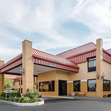 Cardinal Inn & Suites Muncie Eksteriør billede