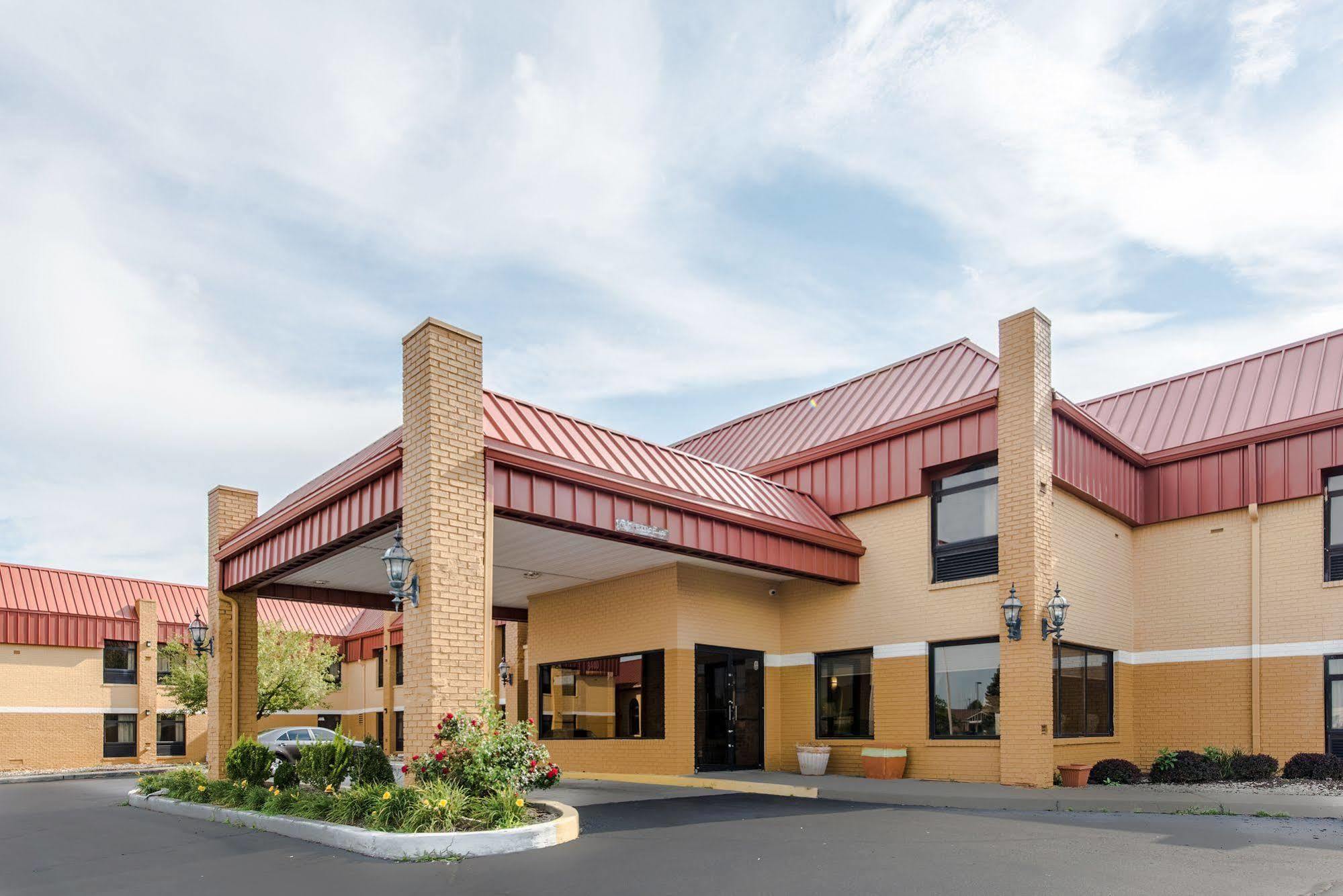 Cardinal Inn & Suites Muncie Eksteriør billede