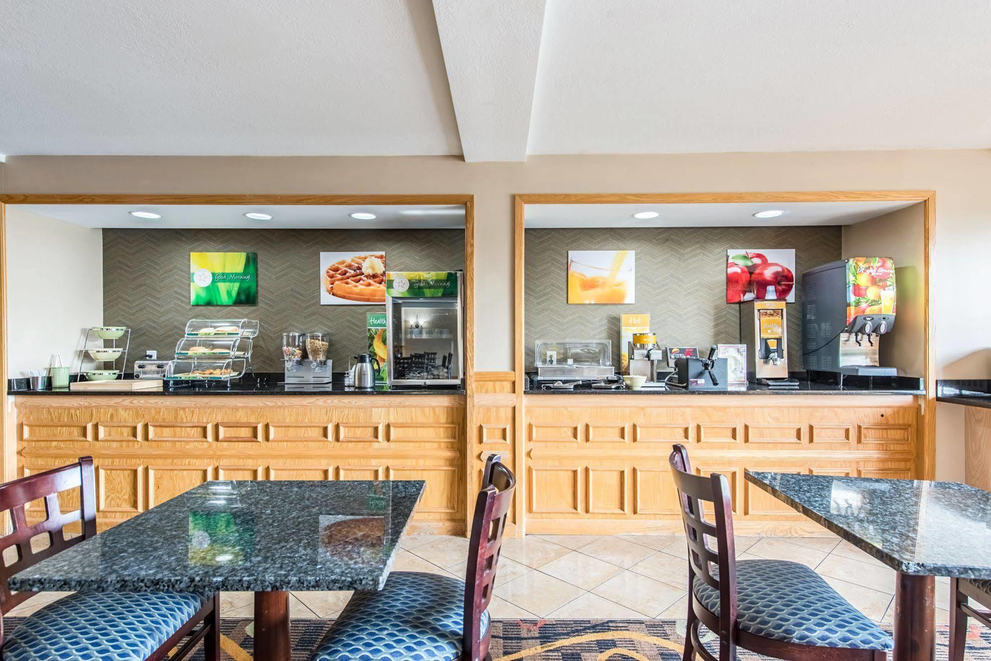 Cardinal Inn & Suites Muncie Eksteriør billede