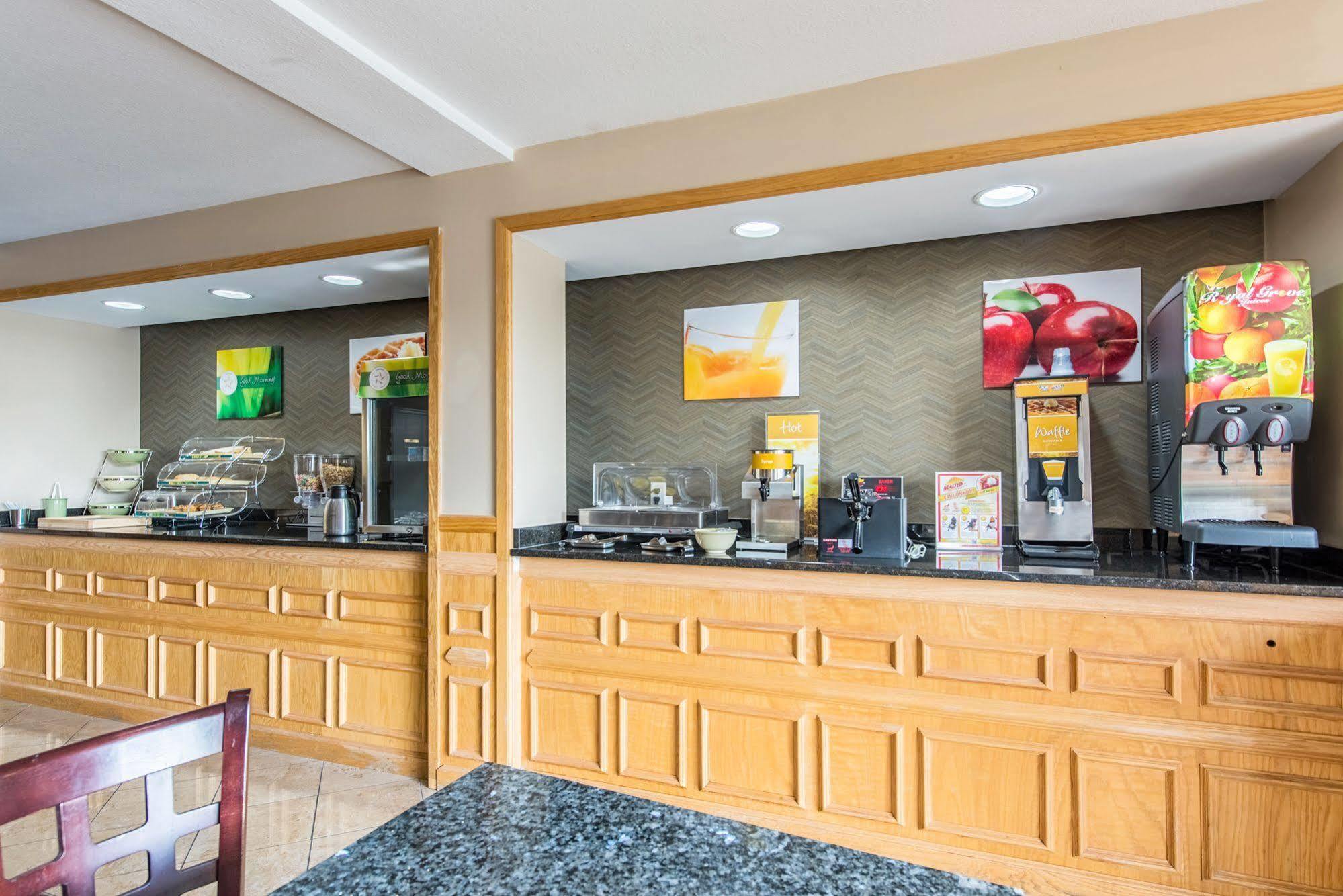 Cardinal Inn & Suites Muncie Eksteriør billede