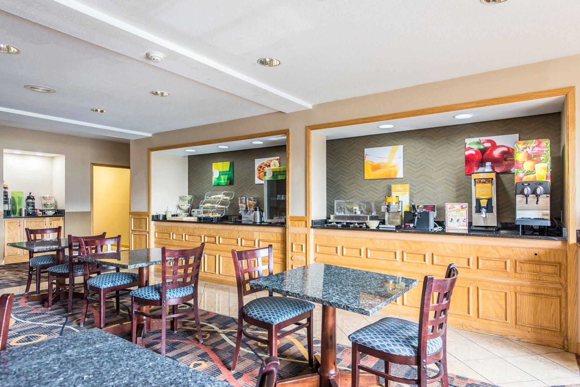 Cardinal Inn & Suites Muncie Eksteriør billede