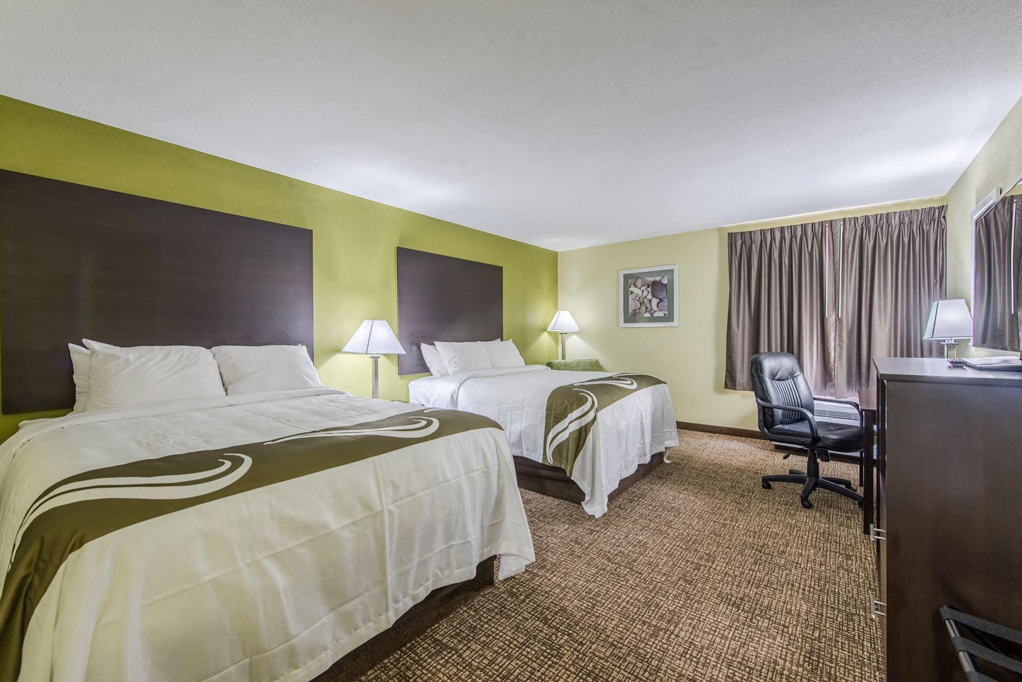 Cardinal Inn & Suites Muncie Eksteriør billede