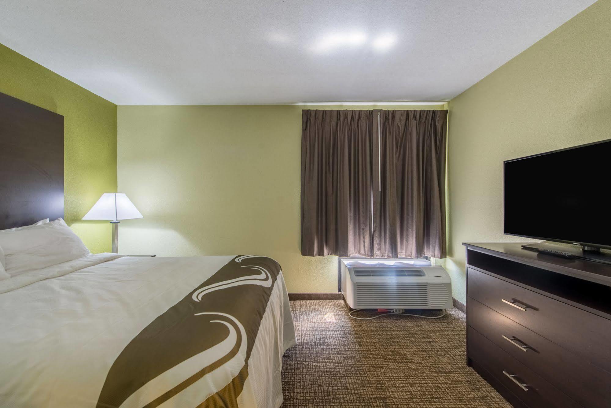 Cardinal Inn & Suites Muncie Eksteriør billede