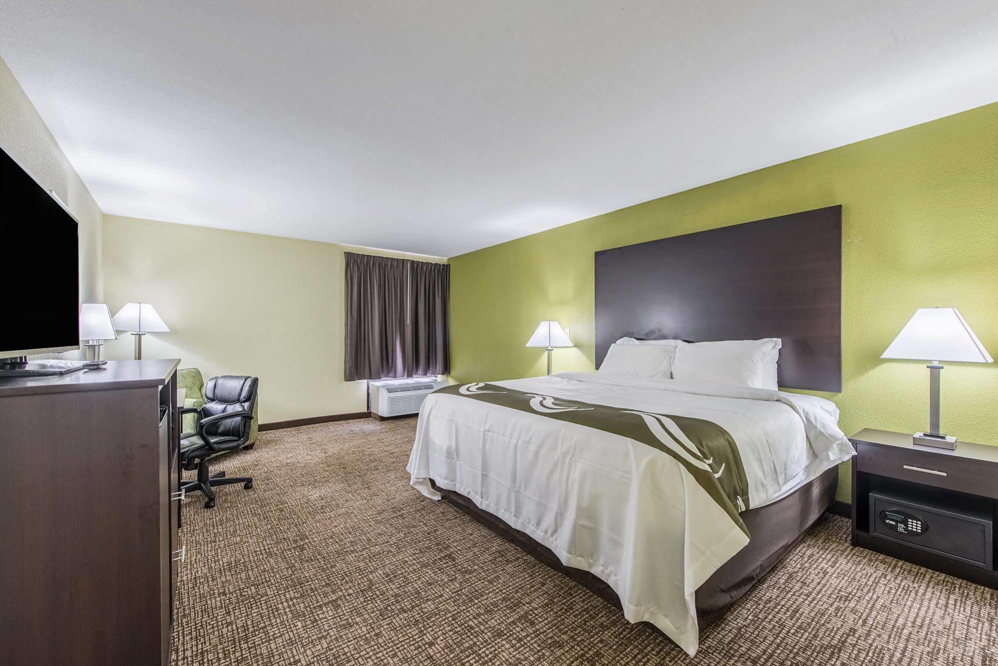 Cardinal Inn & Suites Muncie Eksteriør billede