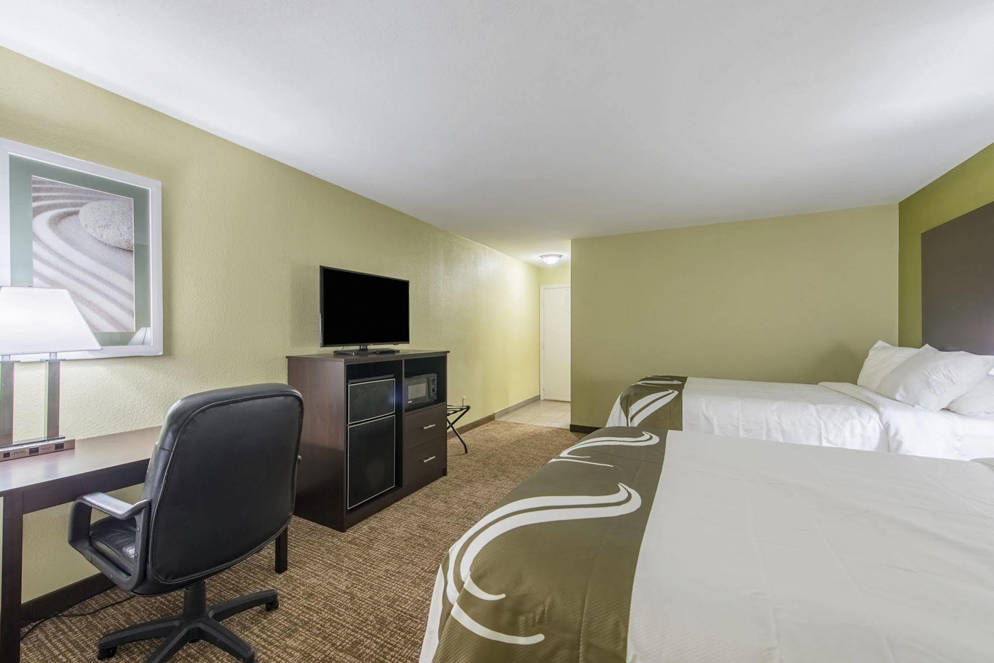 Cardinal Inn & Suites Muncie Eksteriør billede